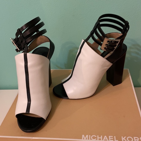Michael Kors collection triple buckle sandals - Picture 6 of 11